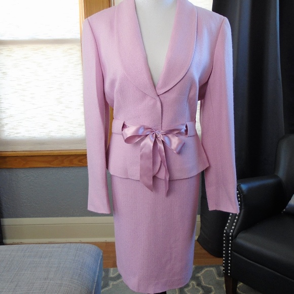 Tahari Dresses & Skirts - Tahari 2PC Pink Skirt Blazer Suit Size 10P NWT!